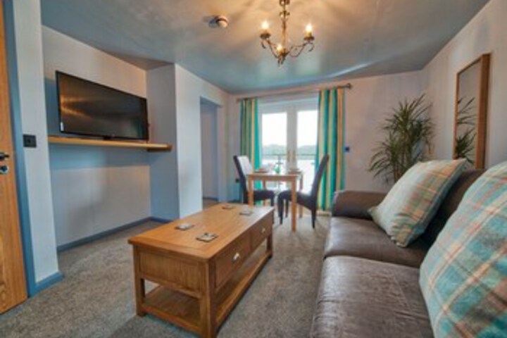 Lounge 56 of 120