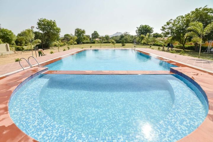 Pool 50 of 79