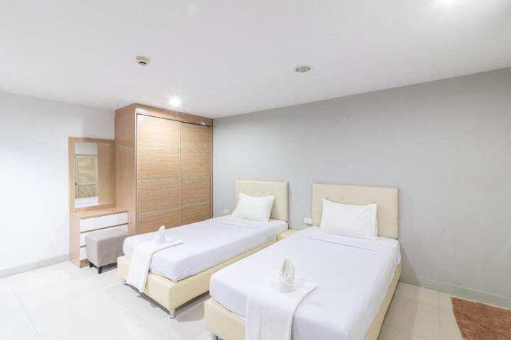 Room 5 of 17