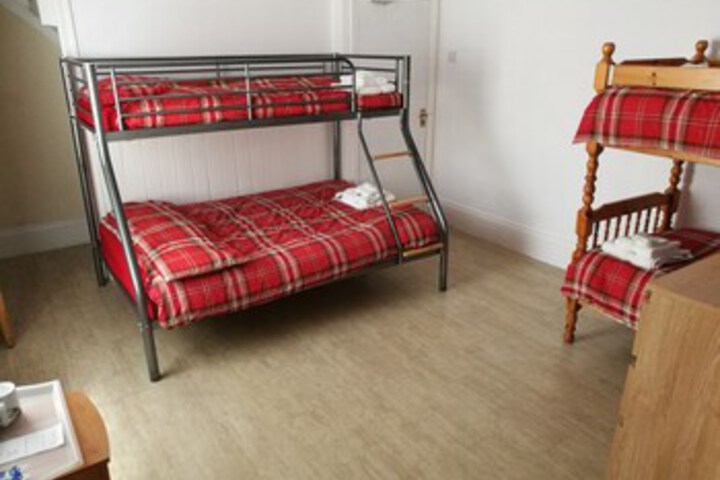 Room 13 of 76