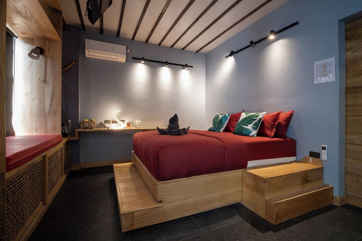 Room 11 of 24