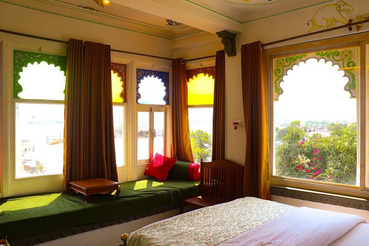 Room 4 of 50