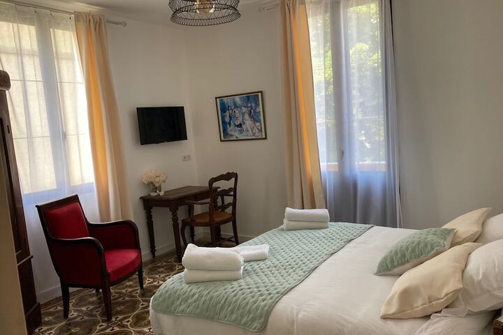 Room 8 of 16