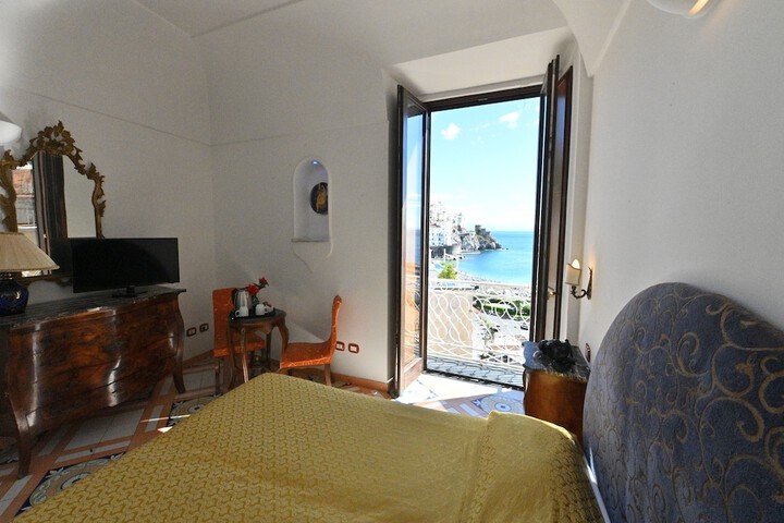 Room 18 of 28