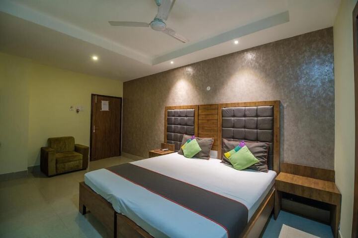 Room 4 of 18