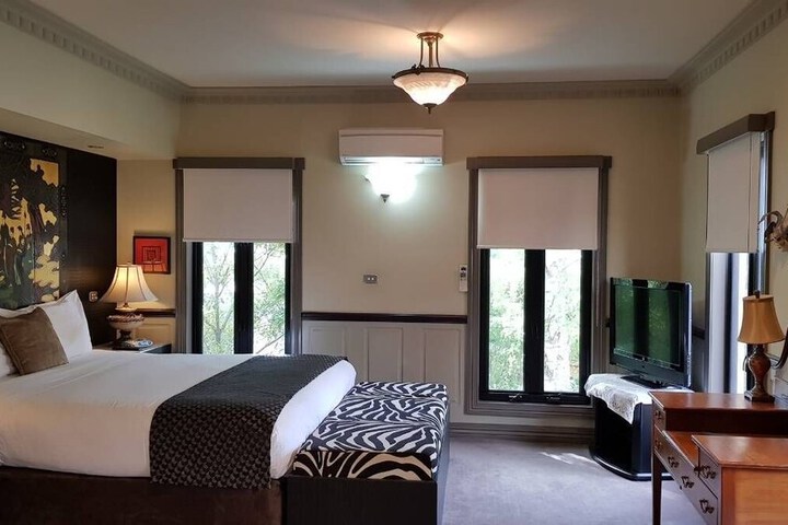 Room 3 of 74