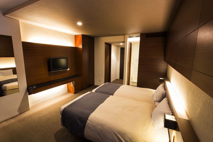 Room 10 of 83