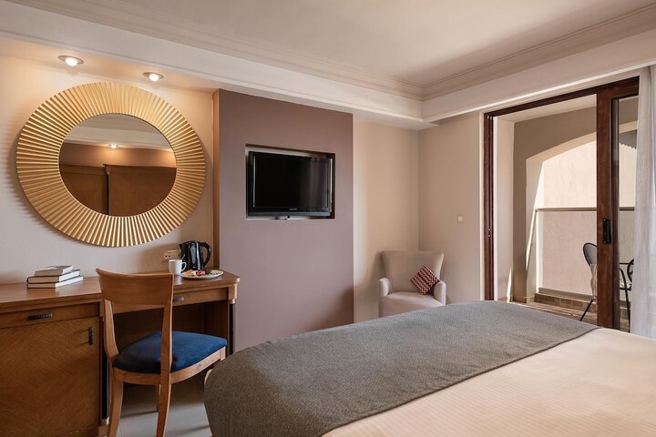 Room 42 of 166