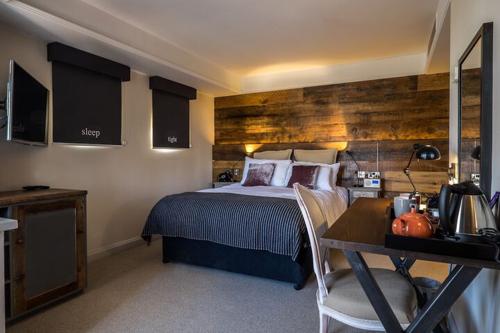Room 5 of 38