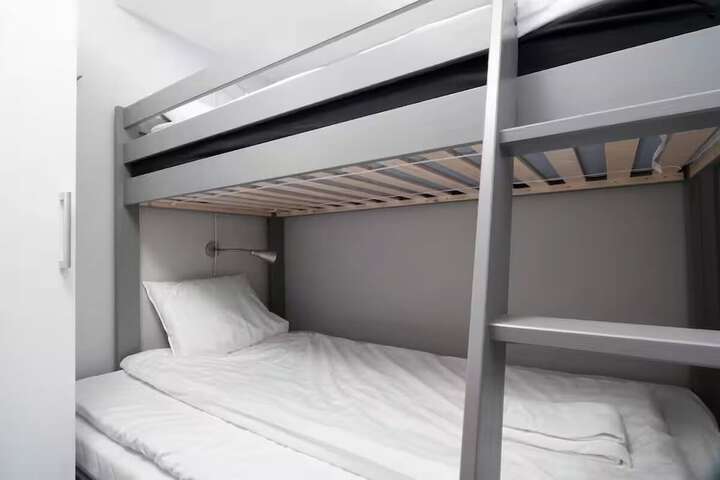 Room 351 of 865