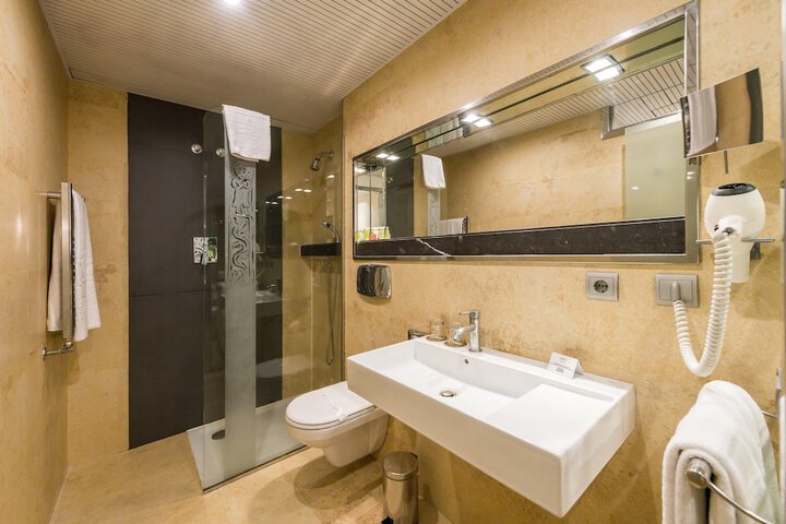 Room 15 of 35