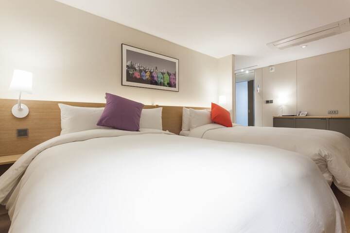 Room 48 of 49