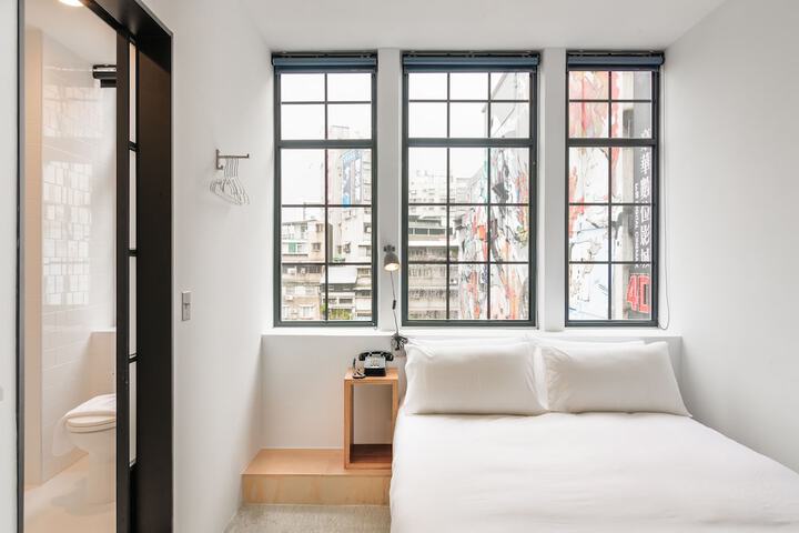 Room 7 of 109