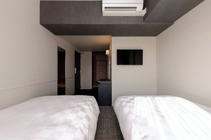 Room 9 of 46