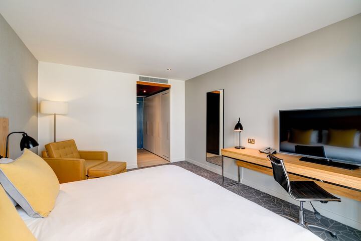 Room 7 of 82
