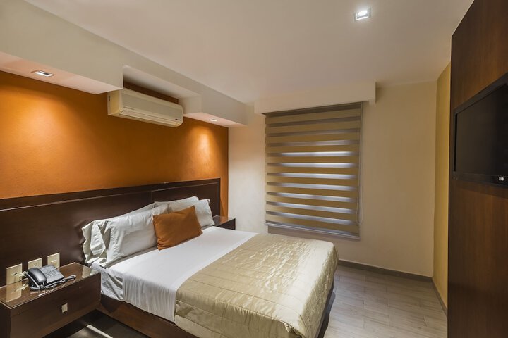 Room 14 of 37