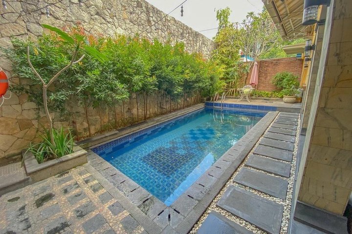 Hotel with Pool