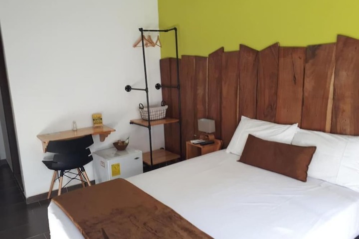 Room 17 of 32