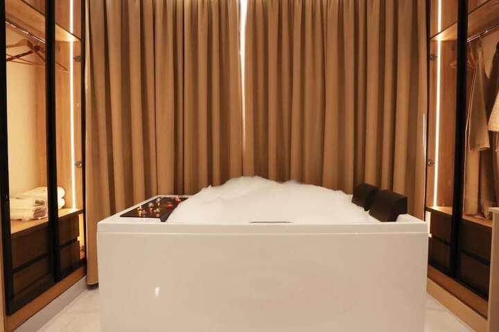 Room 74 of 128