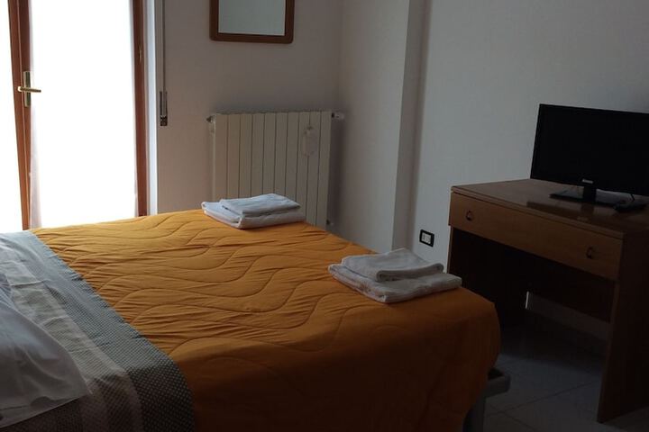 Room 5 of 14