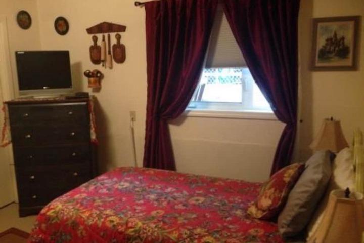 Room 11 of 28