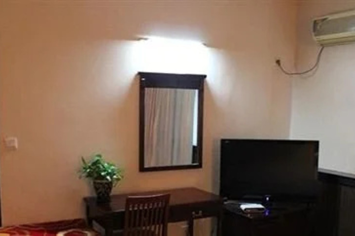 Room 2 of 8
