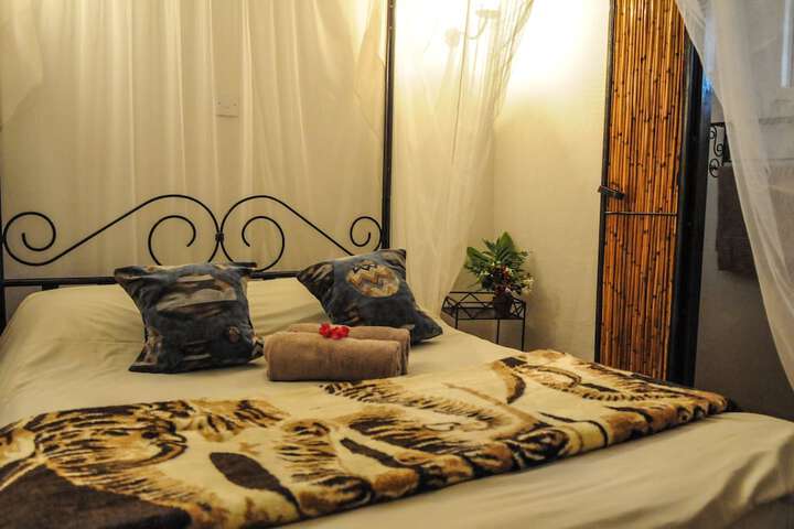 Room 4 of 7