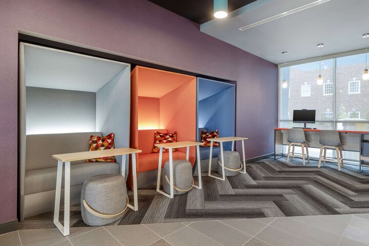 Business Center 23 of 24