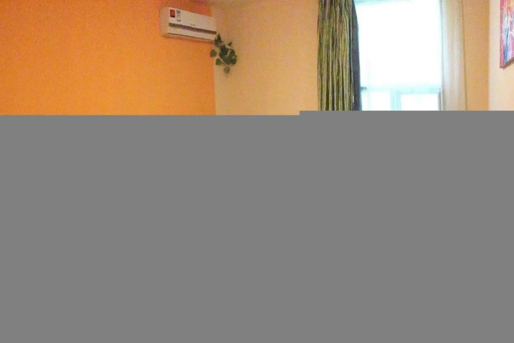 Room 9 of 12