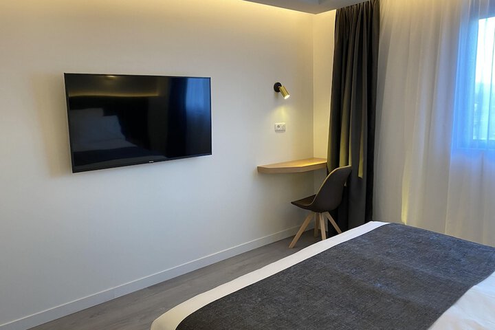 Room 8 of 43