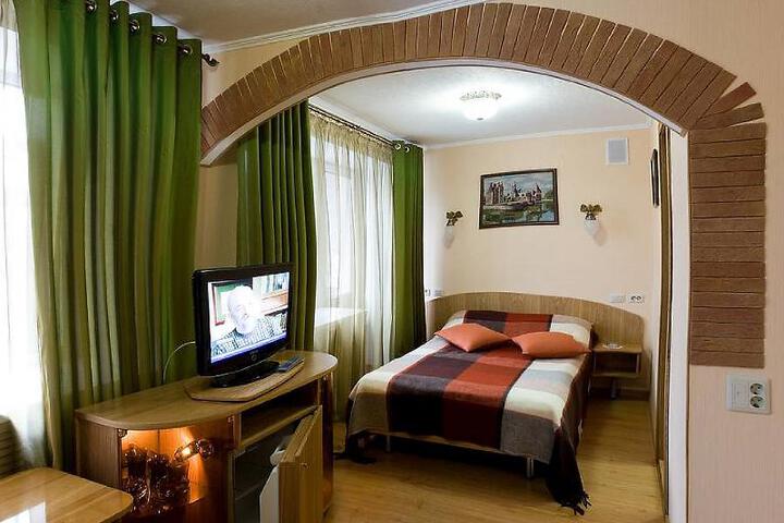 Room 6 of 10