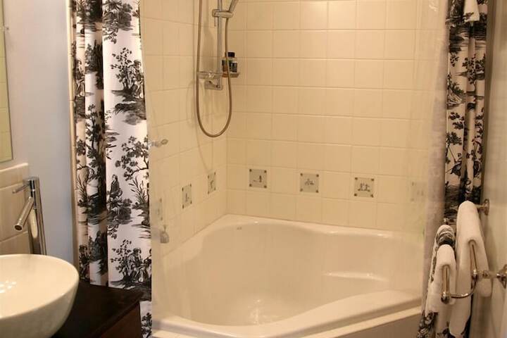 Room 15 of 28