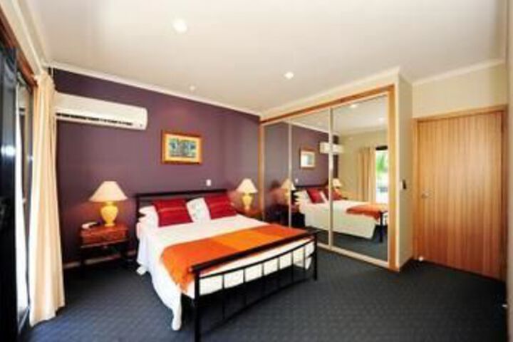 Room 7 of 24