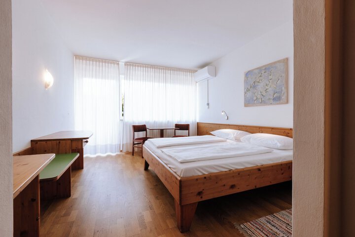Room 27 of 73