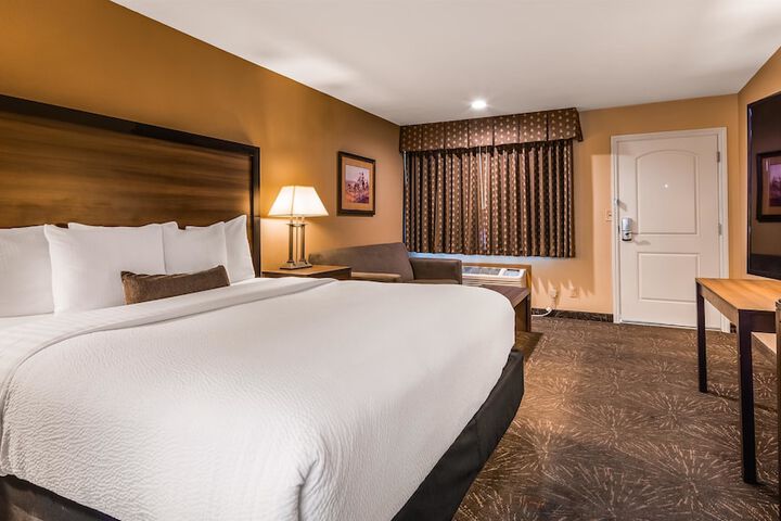 Room 4 of 12