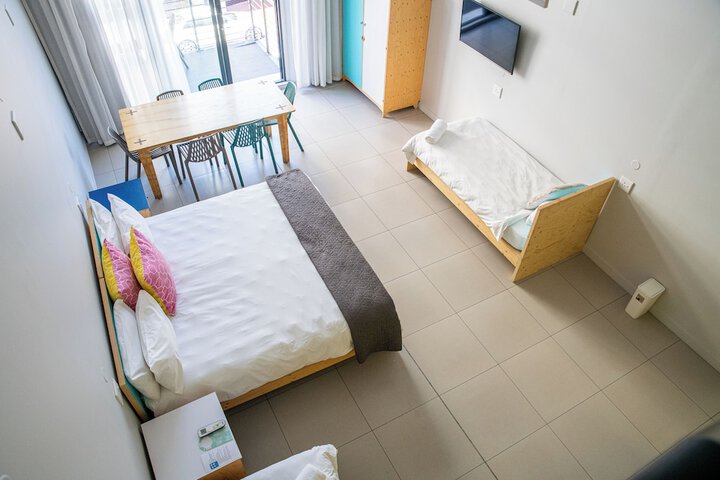 Room 104 of 148