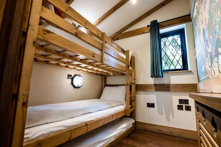 Room 12 of 41
