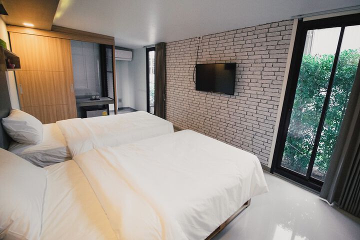 Room 8 of 17
