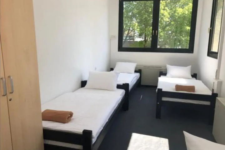 Room 2 of 8