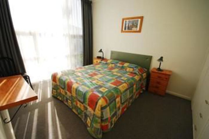 Room 5 of 12