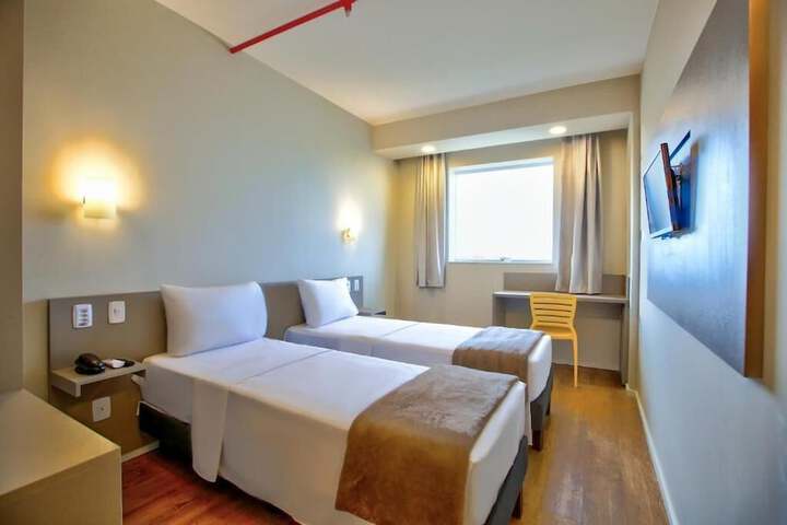 Room 11 of 24