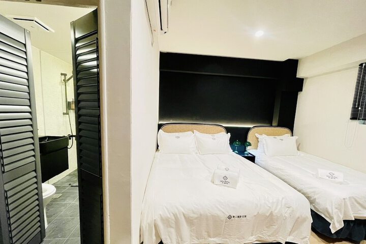 Room 12 of 26