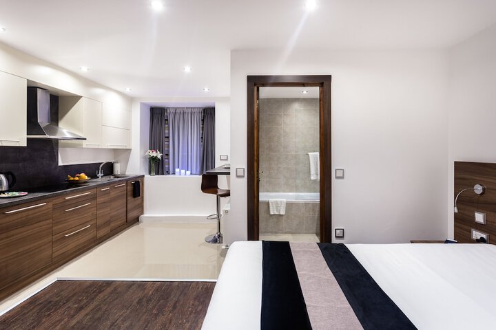 Room 33 of 54