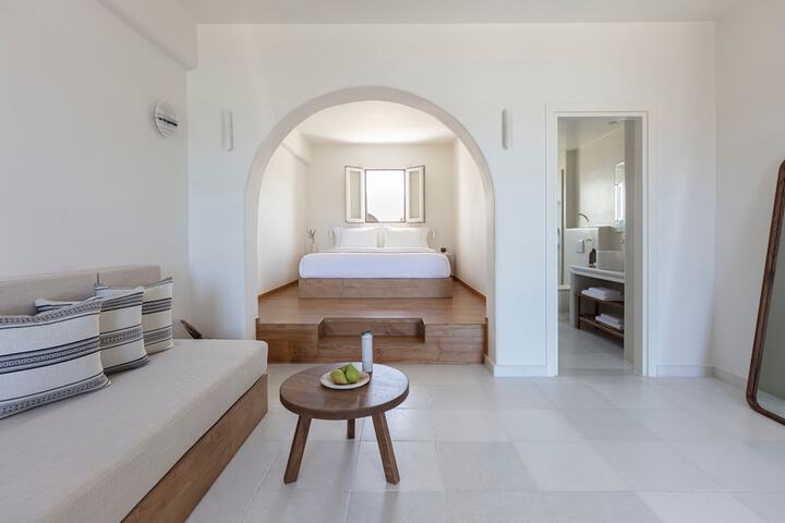 Room 3 of 84