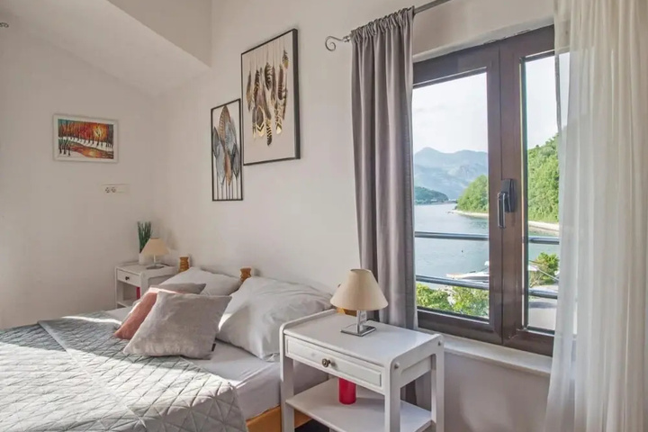 Studio Flat With View Near Beach in Tivat