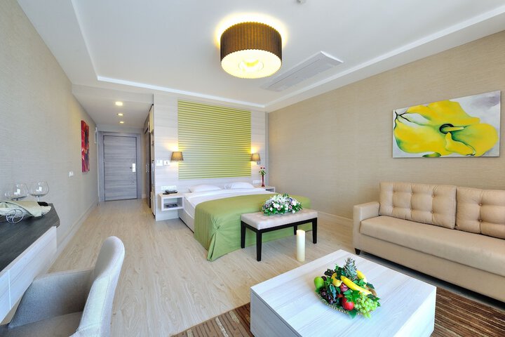 Room 25 of 273