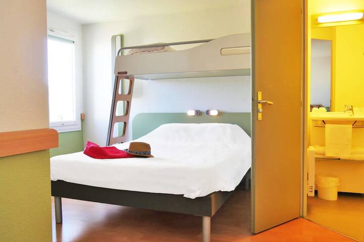 Room 25 of 61