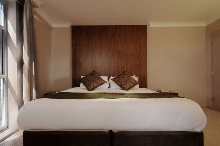 Room 4 of 42