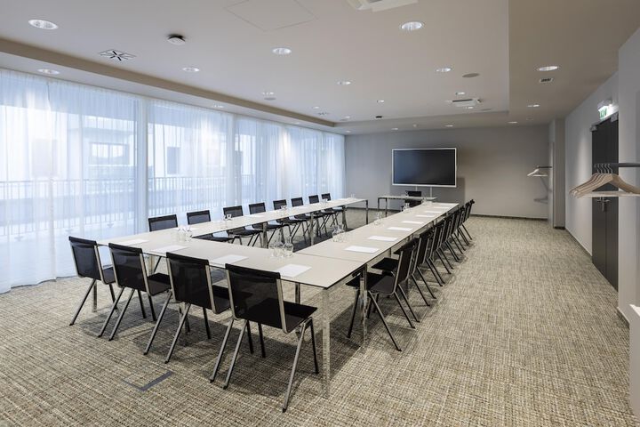 Business Center 70 of 72
