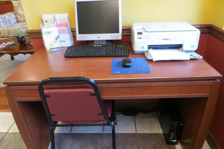 Business Center 28 of 33